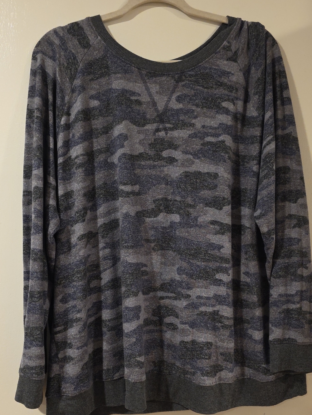 Lucky Brand Women's Blue & Gray Camo Crew Shirt/Sweatshirt
